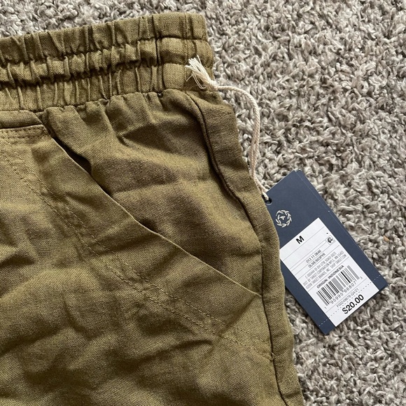 Universal Thread Shorts - Picture 2 of 4